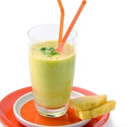 Pineapple and coriander juice with fresh ginger